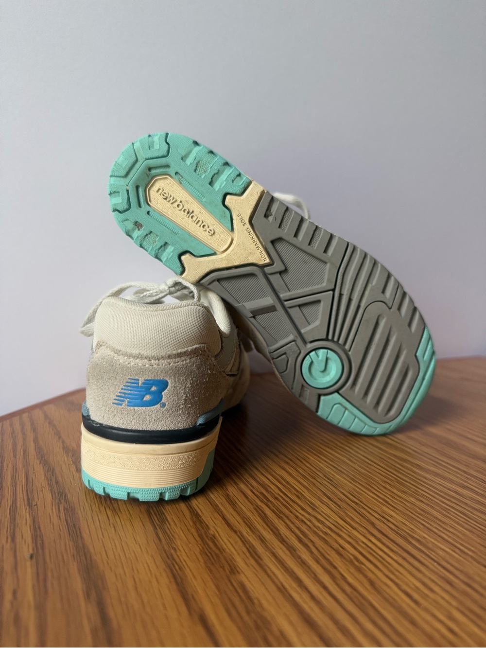 New Balance 550 Shoes in Cream/White/Yellow/Blue - Kids Size 1 - Picture 5 of 7